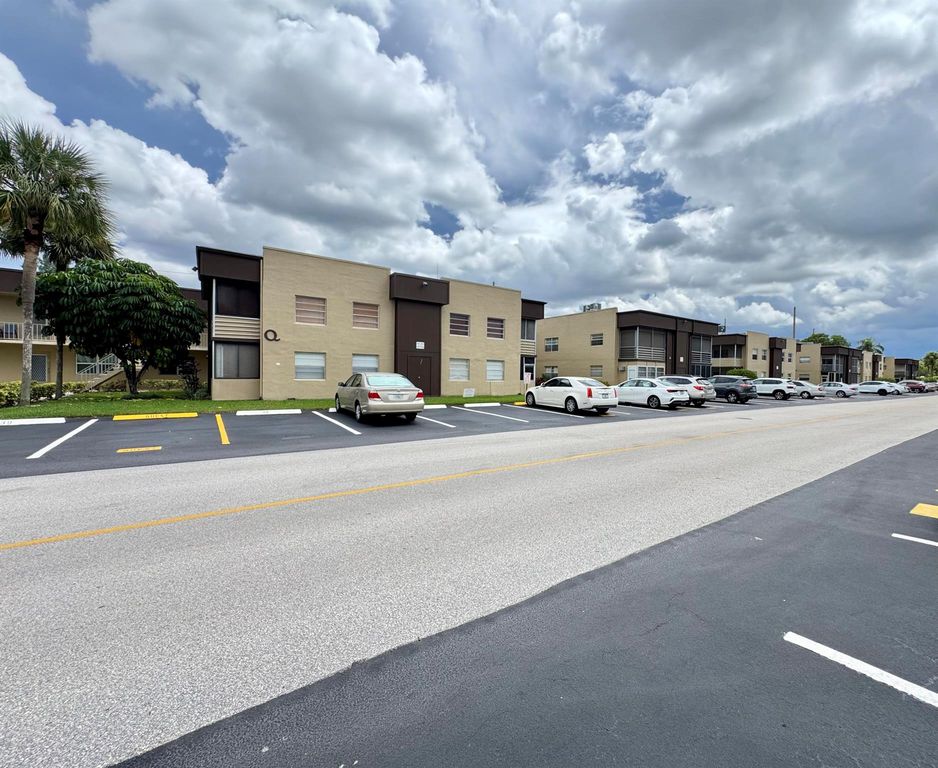 Image 13 of property listing at 799 Burgundy Q 799, Delray Beach, FL 33484