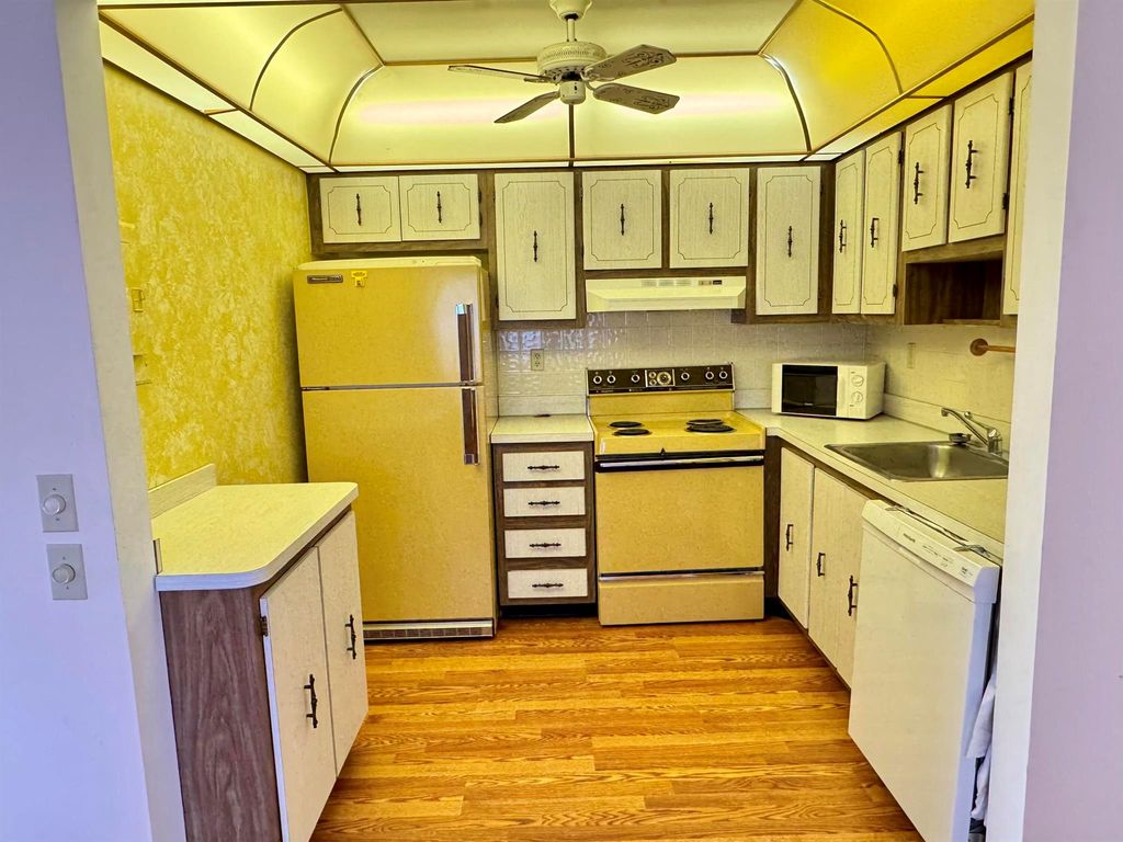 Image 4 of property listing at 799 Burgundy Q 799, Delray Beach, FL 33484