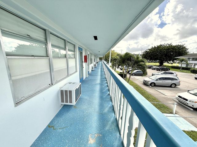 122 Oakridge I, Deerfield Beach, FL 33442