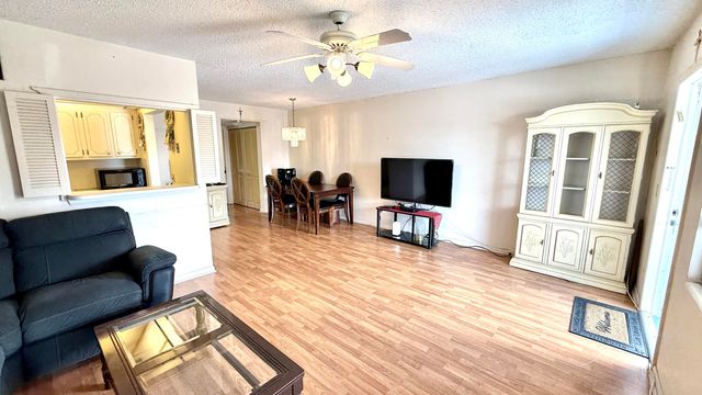 122 Oakridge I, Deerfield Beach, FL 33442