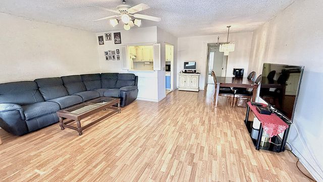 122 Oakridge I, Deerfield Beach, FL 33442