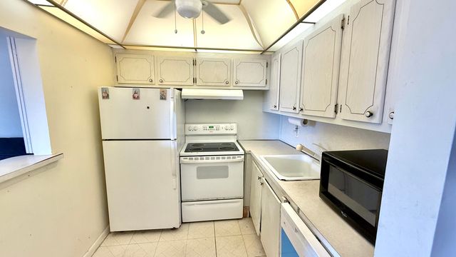 122 Oakridge I, Deerfield Beach, FL 33442