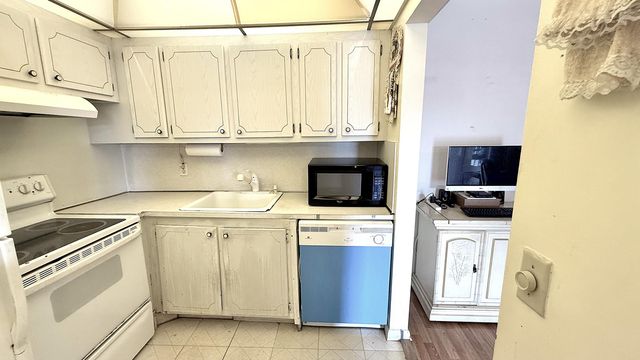 122 Oakridge I, Deerfield Beach, FL 33442