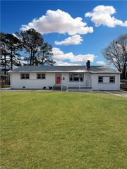 128 Eastwood DR, Newport News, VA 23602