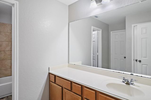 15607 Sheldon Ridge Way, Houston, TX 77044