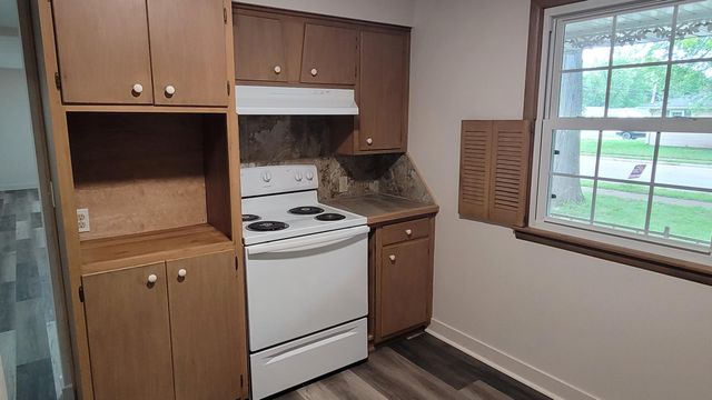 415 N Locust Street, Marshfield, MO 65706