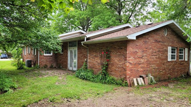 415 N Locust Street, Marshfield, MO 65706