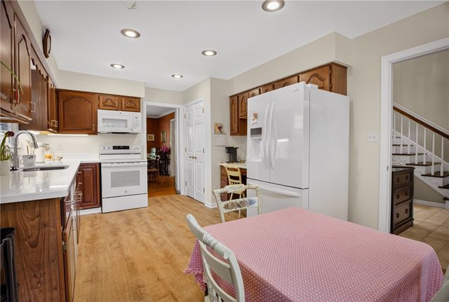 501 White Birch Ct, Harmar, PA 15238