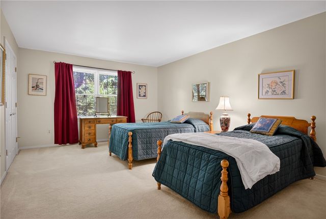 501 White Birch Ct, Harmar, PA 15238