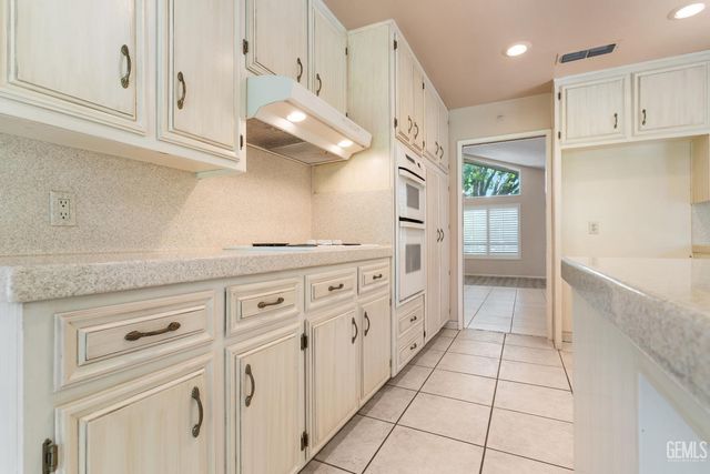 7308 Budge Way, Bakersfield, CA 93309