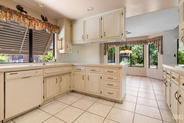 7308 Budge Way, Bakersfield, CA 93309