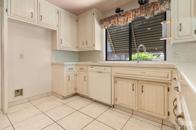 7308 Budge Way, Bakersfield, CA 93309