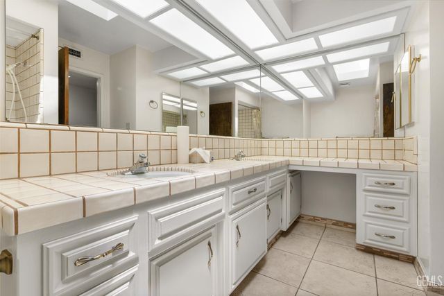 7308 Budge Way, Bakersfield, CA 93309
