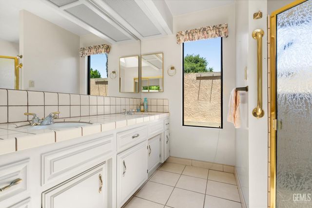 7308 Budge Way, Bakersfield, CA 93309