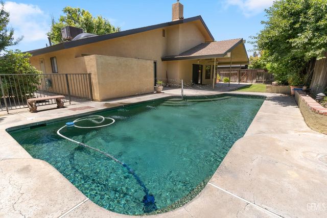 7308 Budge Way, Bakersfield, CA 93309