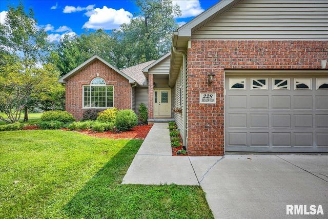 228 BRIARWOOD Place, Dahinda, IL 61428