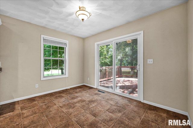 228 BRIARWOOD Place, Dahinda, IL 61428