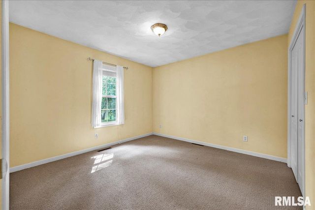 228 BRIARWOOD Place, Dahinda, IL 61428