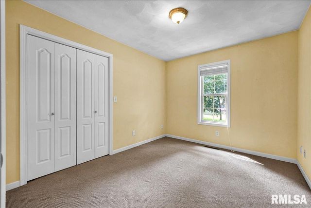 228 BRIARWOOD Place, Dahinda, IL 61428