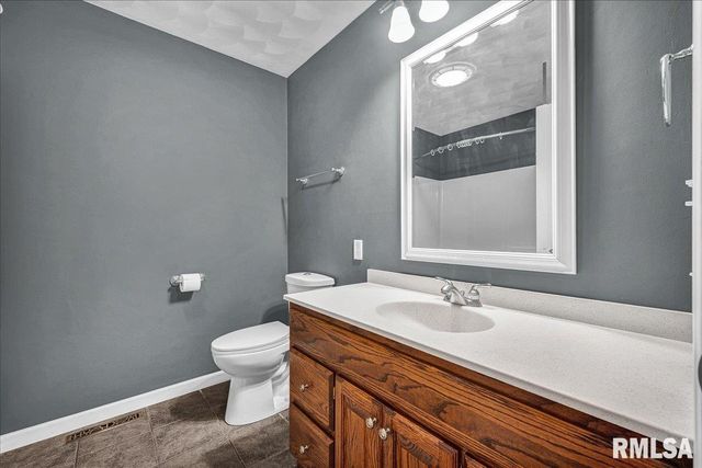 228 BRIARWOOD Place, Dahinda, IL 61428