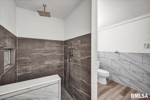 228 BRIARWOOD Place, Dahinda, IL 61428