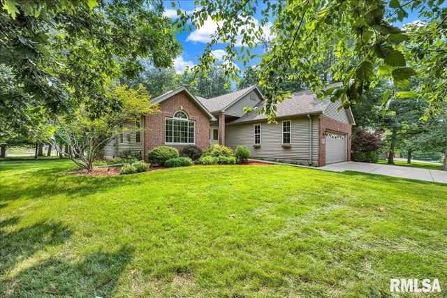228 BRIARWOOD Place, Dahinda, IL 61428