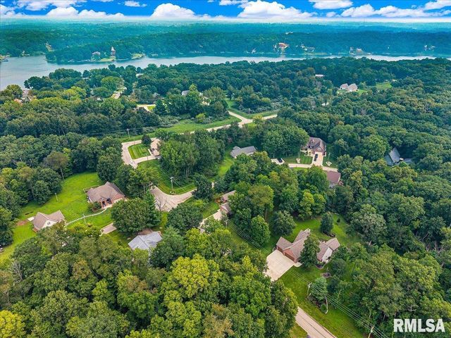 228 BRIARWOOD Place, Dahinda, IL 61428