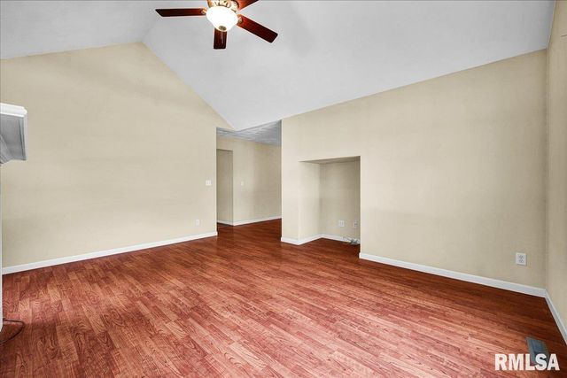 228 BRIARWOOD Place, Dahinda, IL 61428