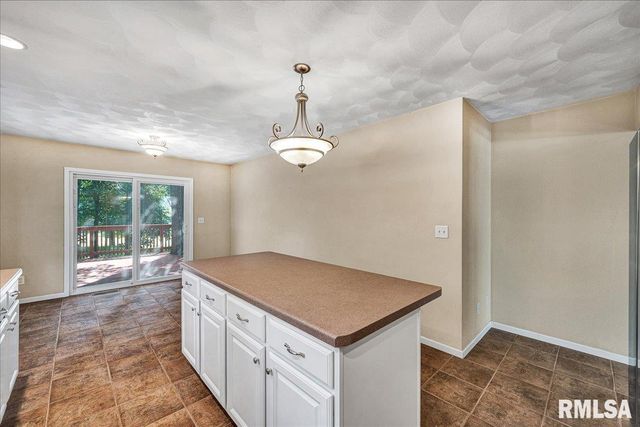 228 BRIARWOOD Place, Dahinda, IL 61428