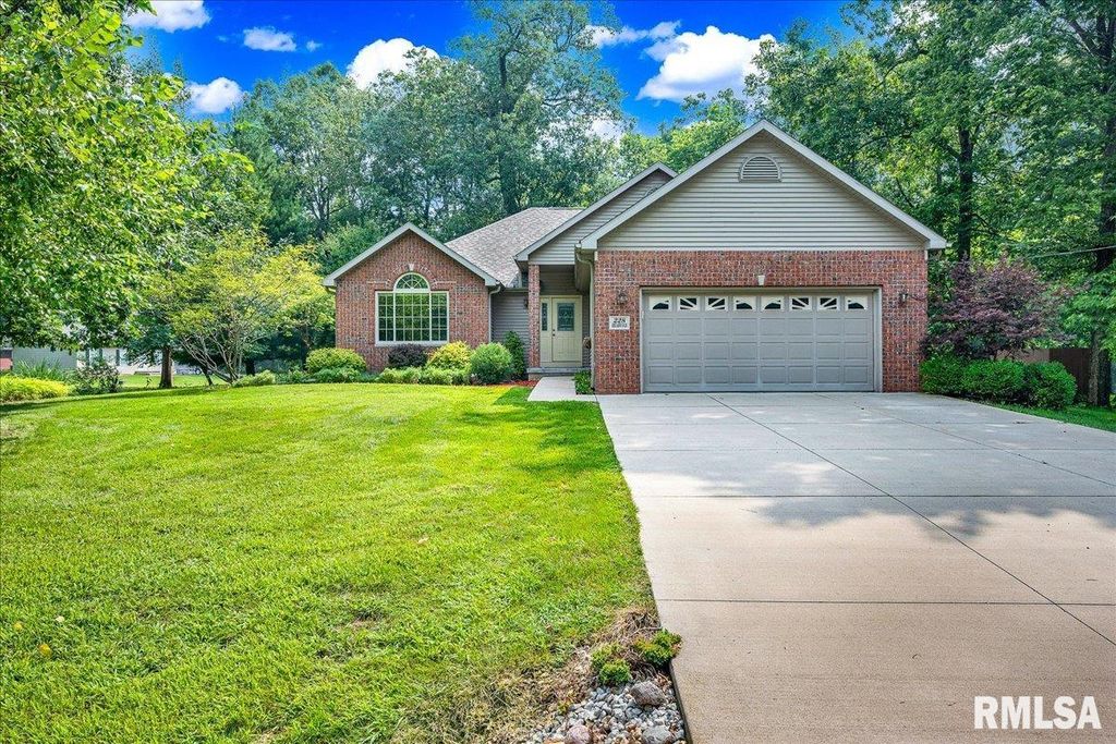 228 BRIARWOOD Place, Dahinda, IL 61428