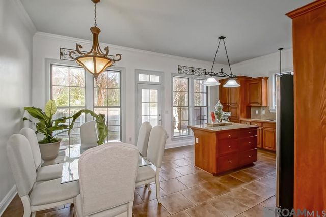 36286 W Pine Grove Ct, Prairieville, LA 70769