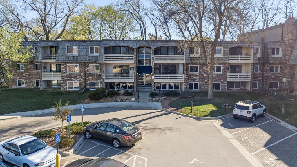 4397 Wilshire Boulevard 103, Mound, MN 55364 — exterior