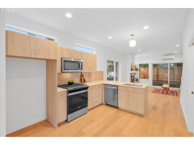 1418 N Jarrett St, Portland, OR 97217