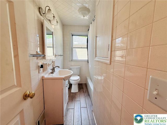 2303 Huntington Street, Bethlehem City, PA 18017