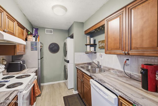 3506 Lodge Ln APT 326, Louisville, KY 40218