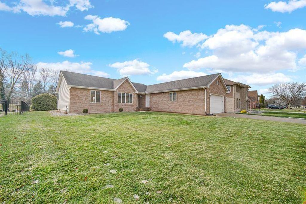 1312 Brandywine Drive, Munster, IN 46321
