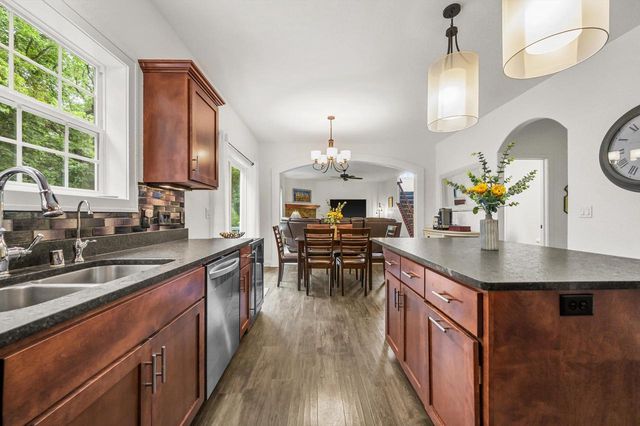 1809 Coldwater Creek DRIVE, Waukesha, WI 53188
