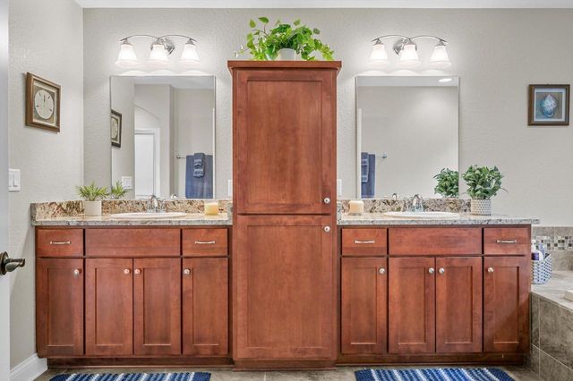 1809 Coldwater Creek DRIVE, Waukesha, WI 53188