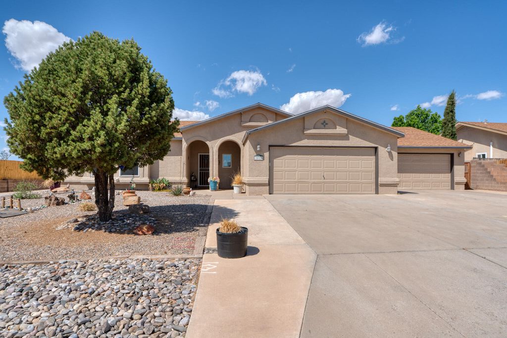 2028 CLEARWATER Loop NE, Rio Rancho, NM 87144