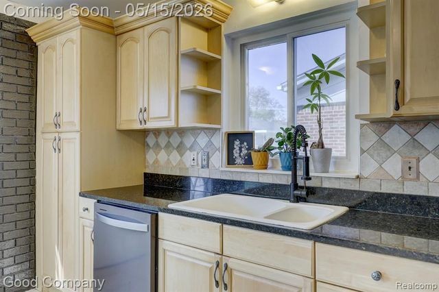 24819 Currier Street, Dearborn Heights, MI 48125