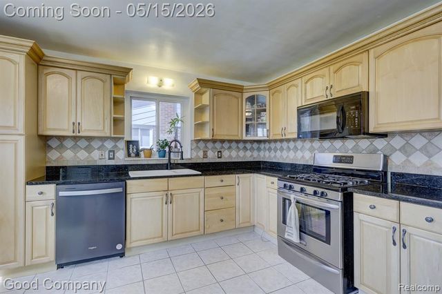 24819 Currier Street, Dearborn Heights, MI 48125