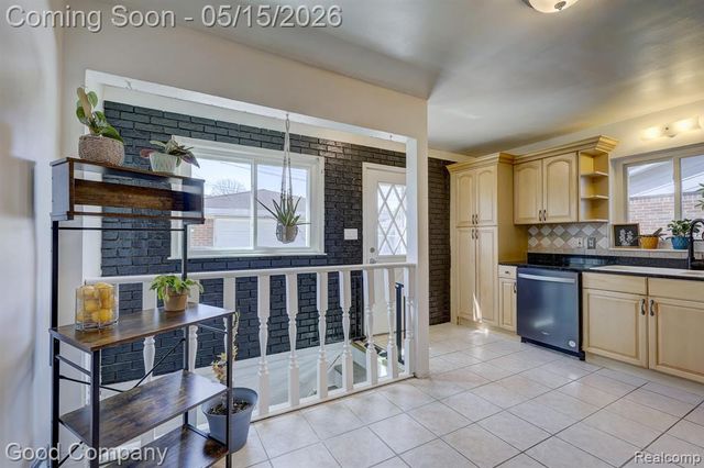 24819 Currier Street, Dearborn Heights, MI 48125