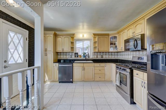 24819 Currier Street, Dearborn Heights, MI 48125