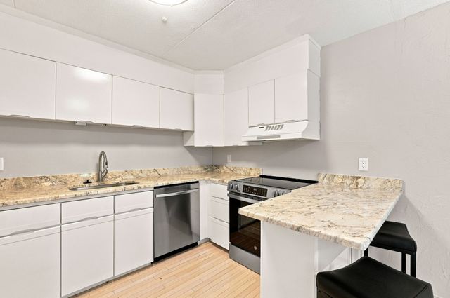 55 Tall Oaks Drive L8, Weymouth, MA 02190