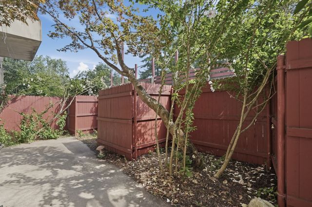 55 Tall Oaks Drive L8, Weymouth, MA 02190