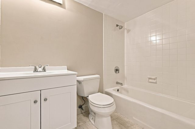 55 Tall Oaks Drive L8, Weymouth, MA 02190
