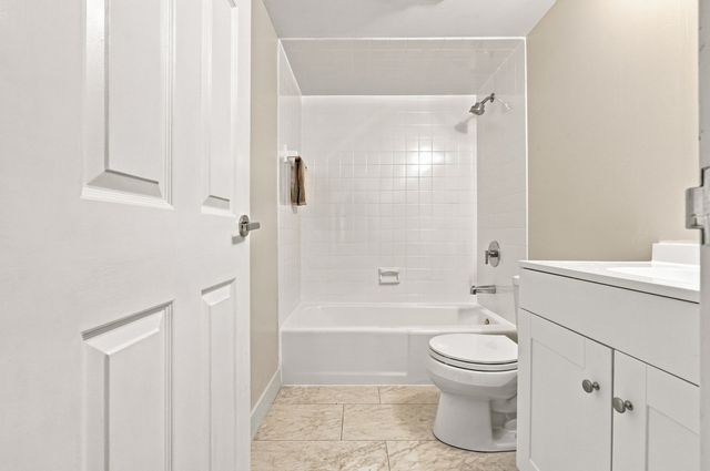 55 Tall Oaks Drive L8, Weymouth, MA 02190