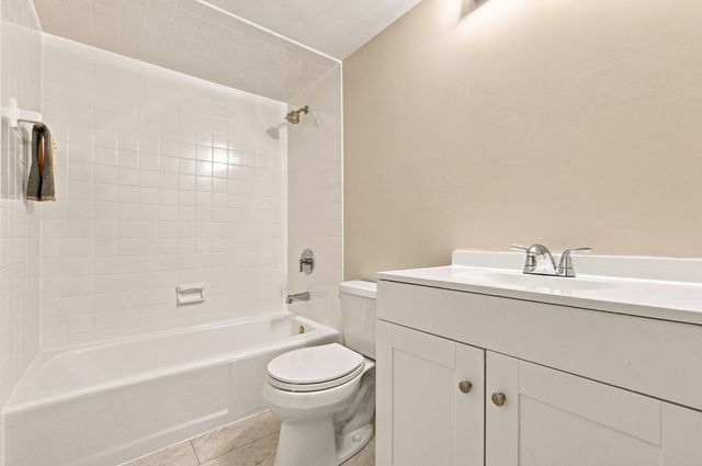 55 Tall Oaks Drive L8, Weymouth, MA 02190