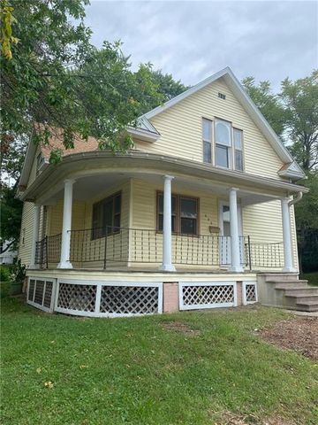 222 S MARKET Street, Maryville, MO 64468