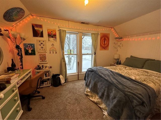 222 S MARKET Street, Maryville, MO 64468